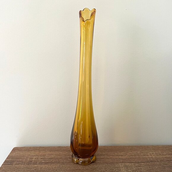 **SOLD** Vintage LE Smith Swung Glass Amber Vase | Fenton Anchor Hocking - Picture 2 of 4